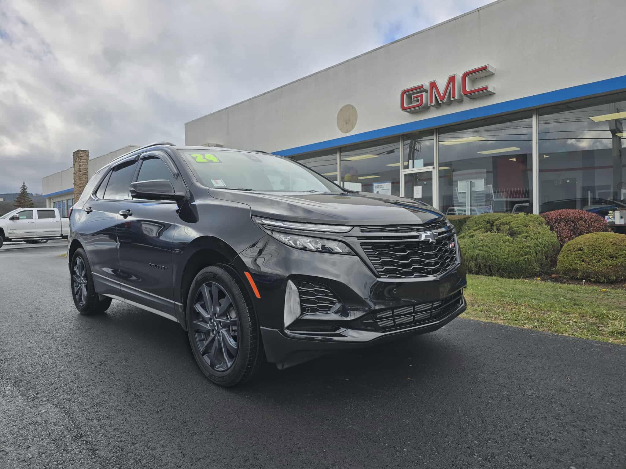 Used 2024 Chevrolet Equinox RS image 1