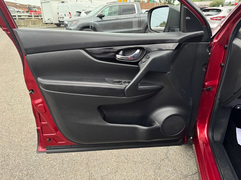 Used 2022 Nissan Rogue Sport SV AWD/4WD image 19