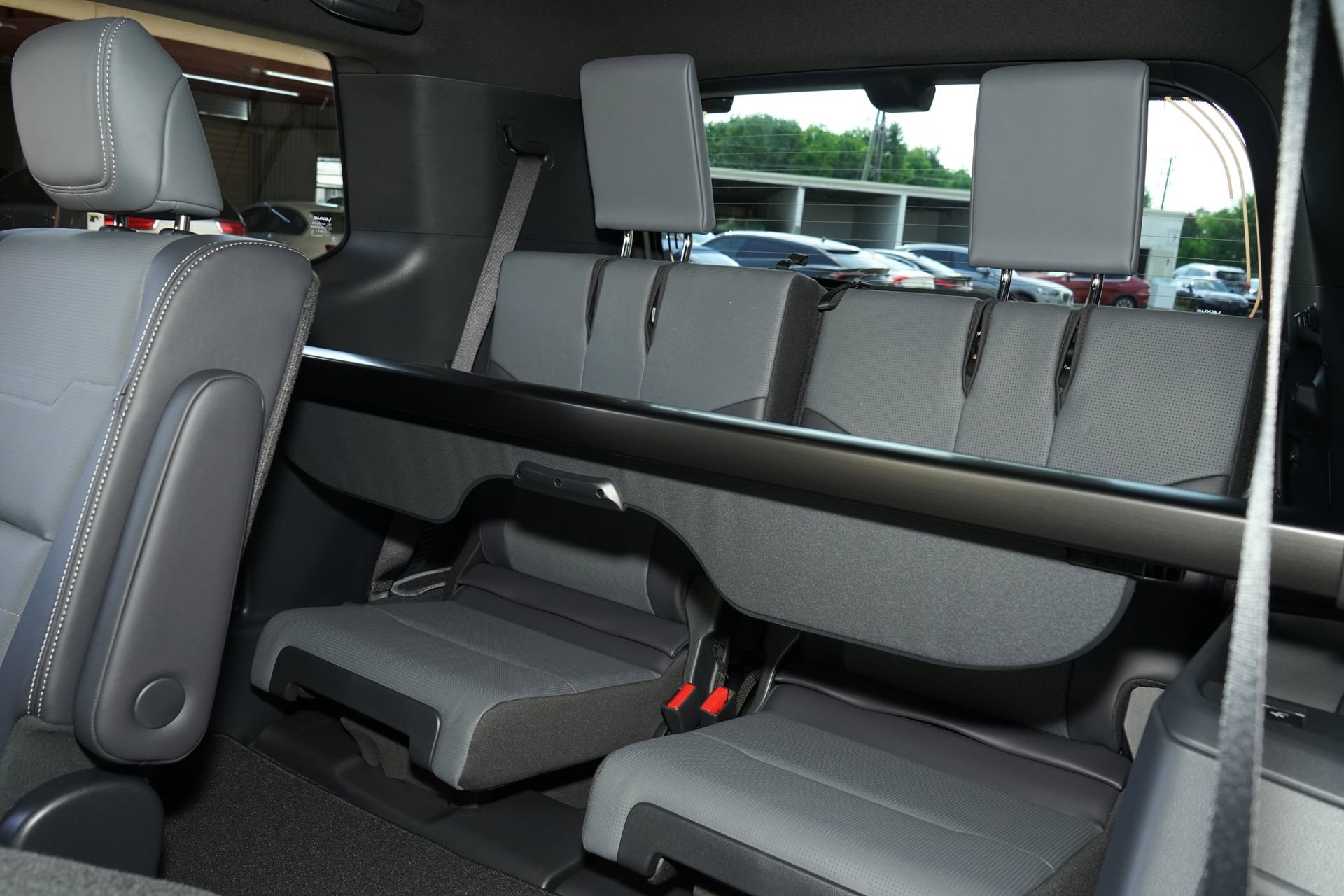 Used 2025 Lexus GX 550 w/ Cold Area Package image 32