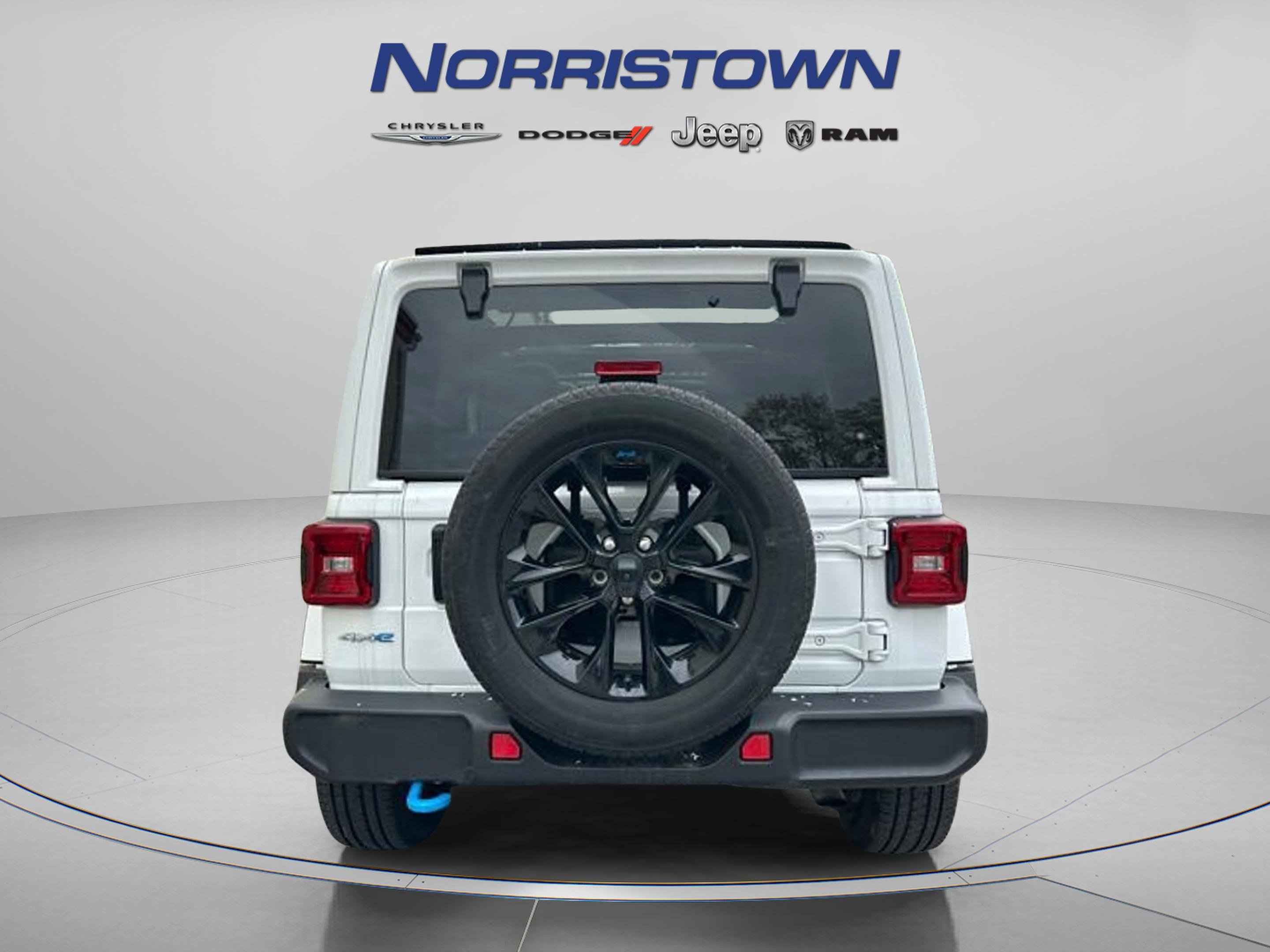Used 2023 Jeep Wrangler Unlimited Sahara w/ Cold Weather Group AWD/4WD image 5