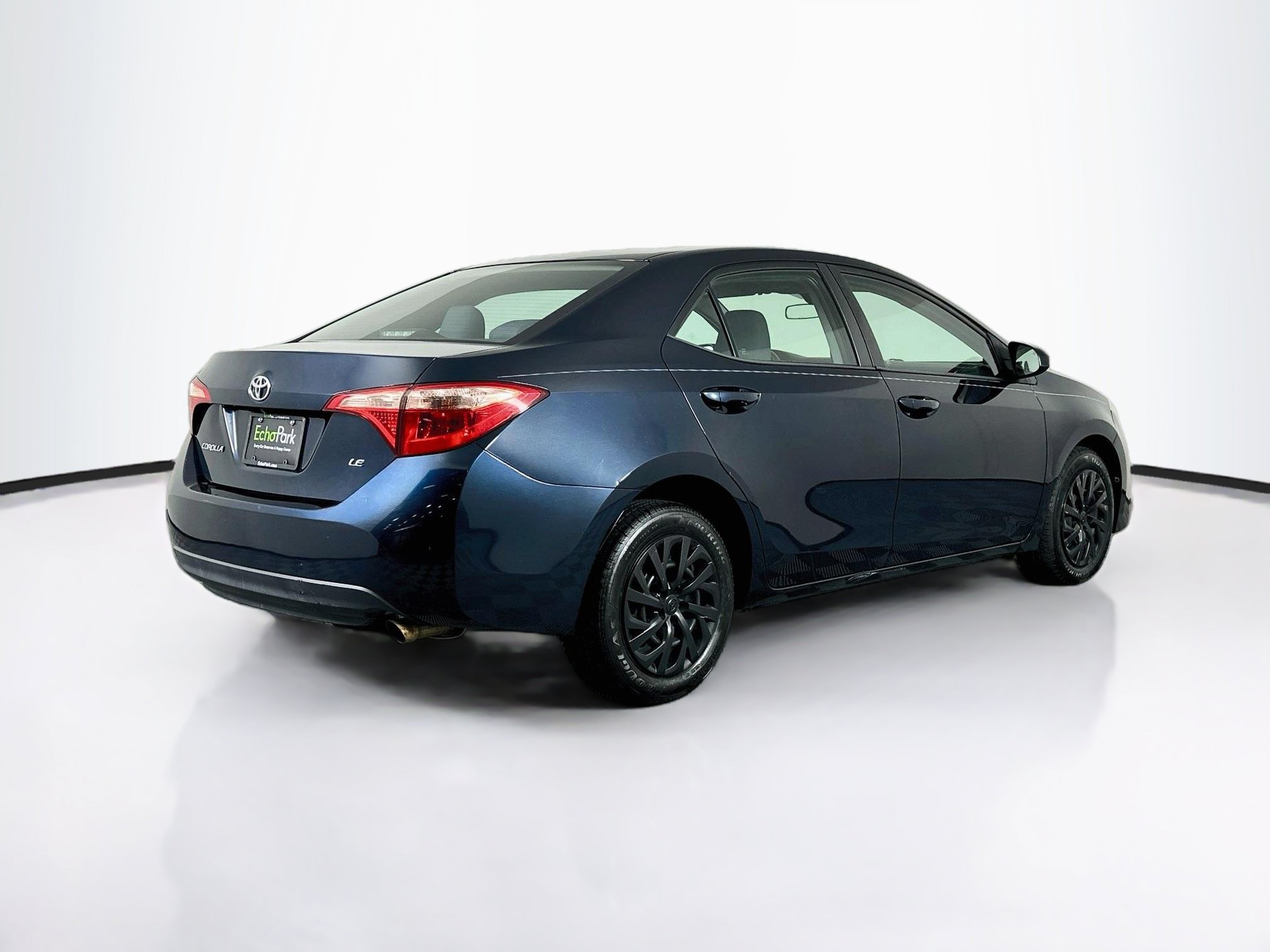 Used 2018 Toyota Corolla LE FWD image 9