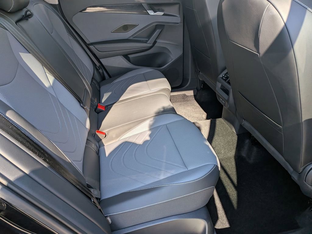 Used 2025 Volkswagen Tiguan SE w/ Panoramic Sunroof Package AWD/4WD image 30