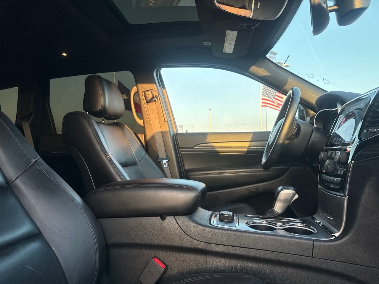 Used 2020 Jeep Grand Cherokee Limited AWD/4WD image 23