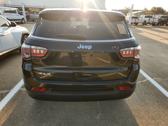 Used 2024 Jeep Compass Sport AWD/4WD image 5