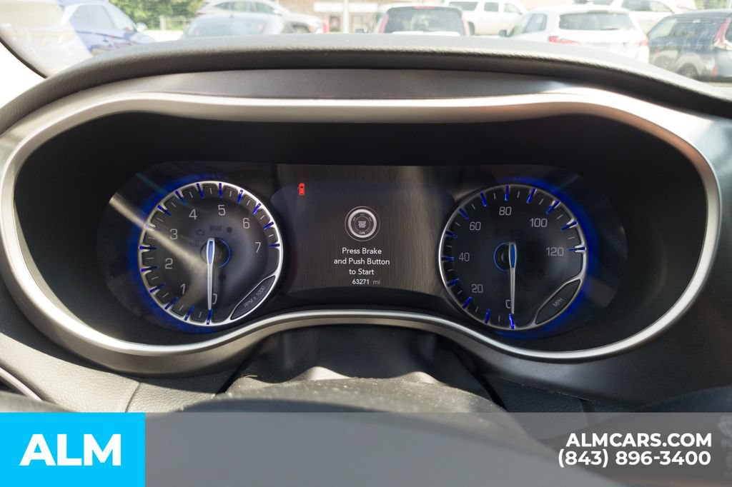 Used 2024 Chrysler Pacifica Touring-L FWD image 9