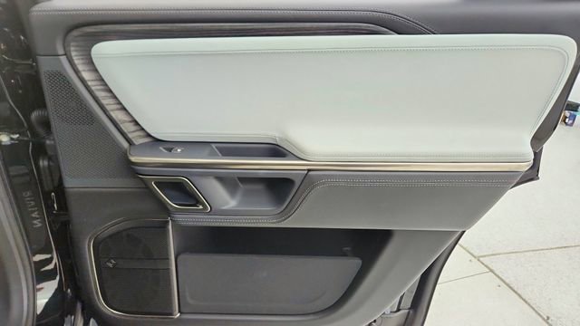 Used 2024 Rivian R1S Adventure image 28