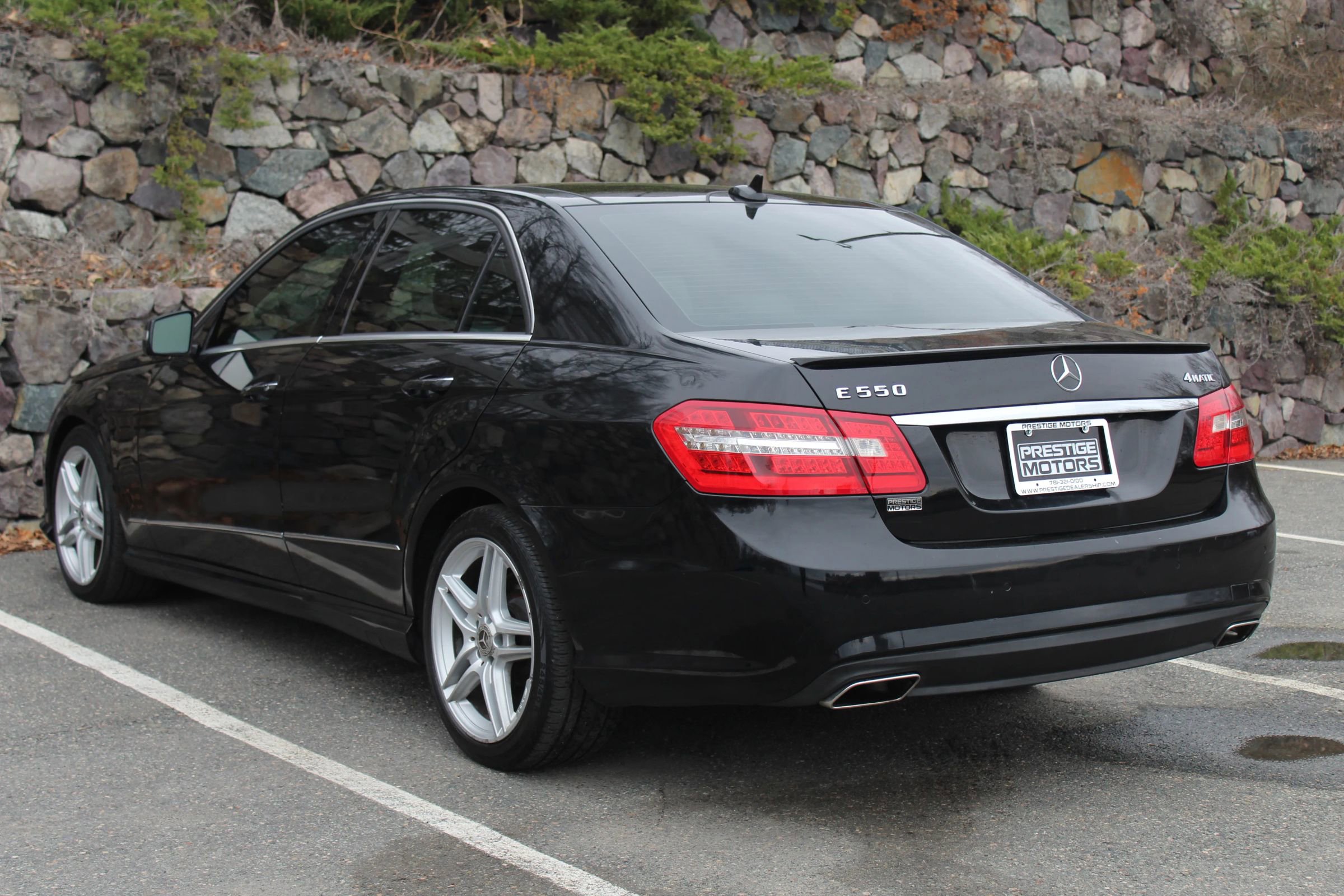 Used 2011 Mercedes-Benz E 550 4MATIC Sedan image 7