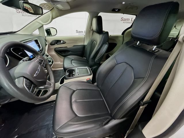 Used 2024 Chrysler Pacifica Touring-L FWD image 19
