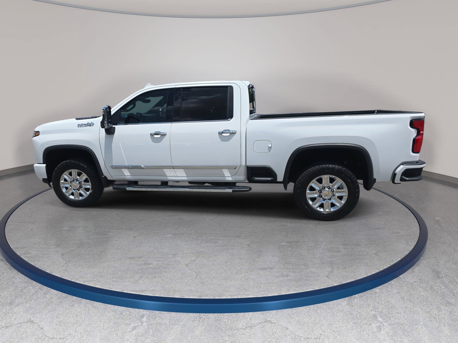 Used 2025 Chevrolet Silverado 2500 High Country w/ Technology Package AWD/4WD image 8