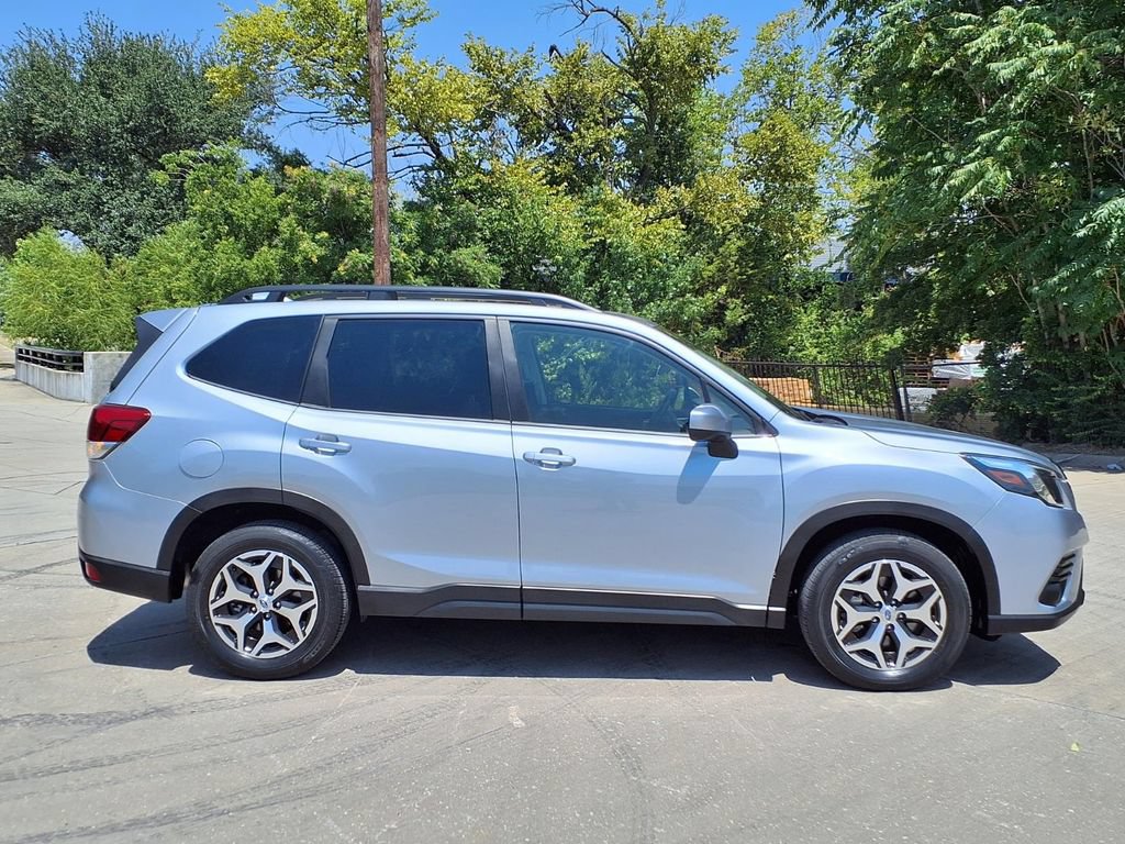 Used 2023 Subaru Forester Premium AWD/4WD image 2