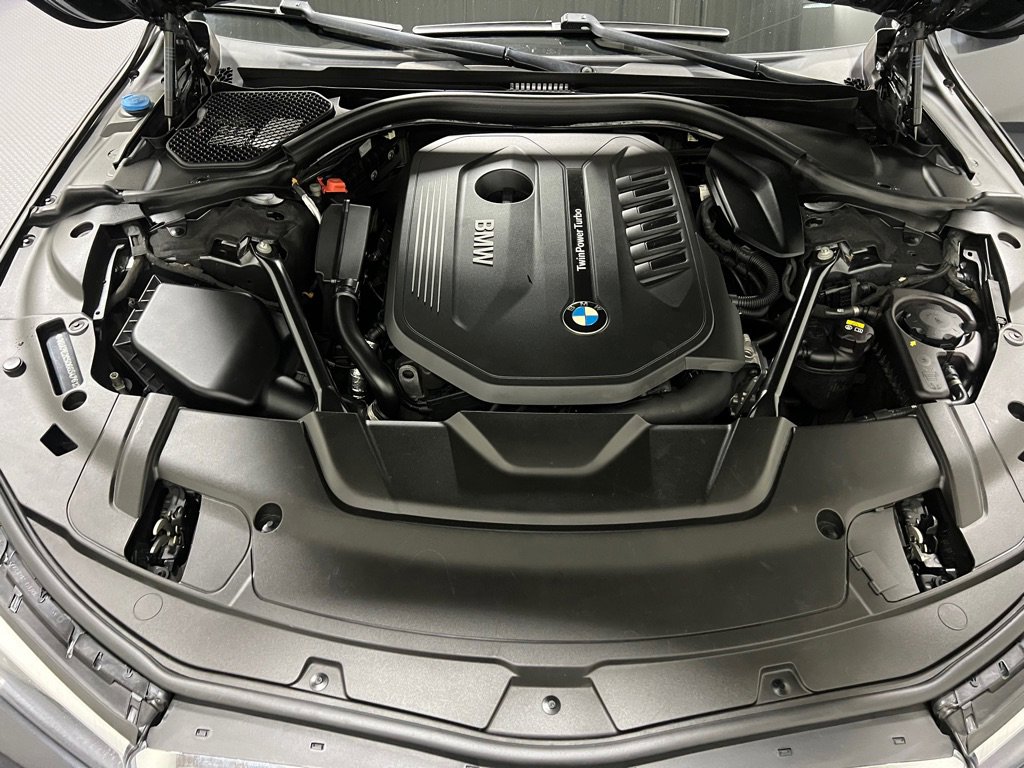 Used 2016 BMW 740i image 21