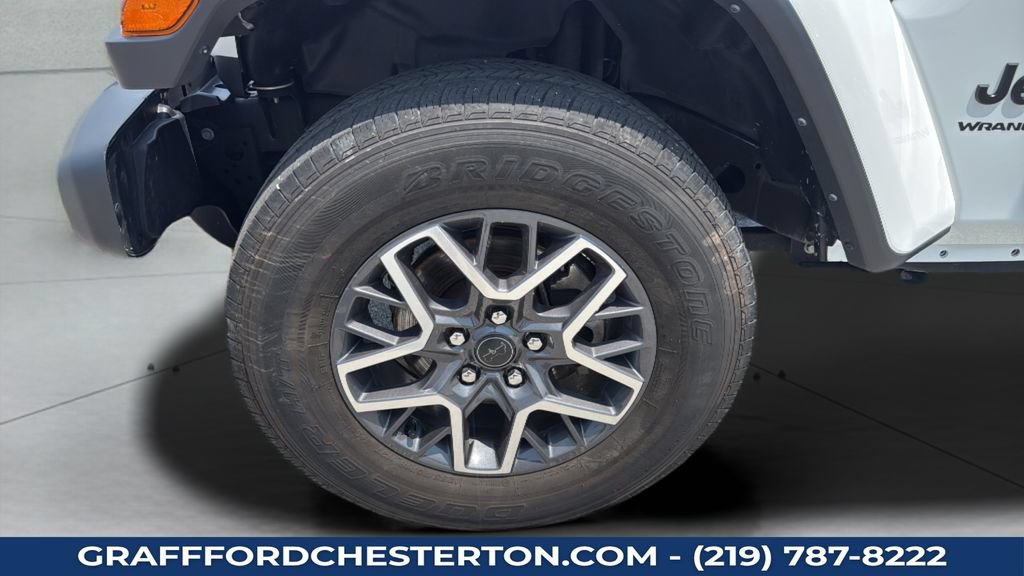 Used 2025 Jeep Wrangler Unlimited Sahara AWD/4WD image 26