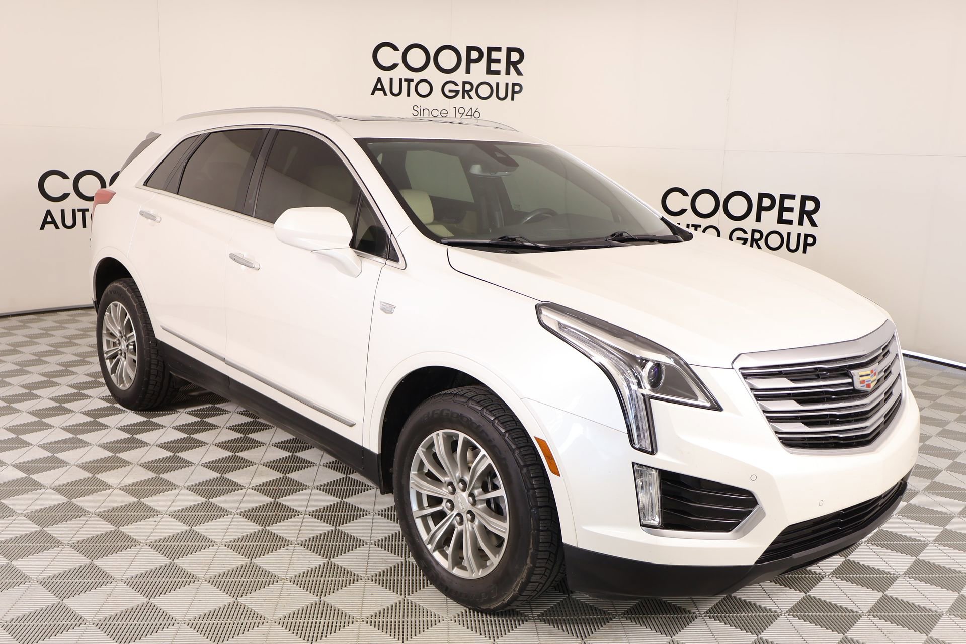 Used 2018 Cadillac XT5 Luxury w/ Driver Awareness Package image 1