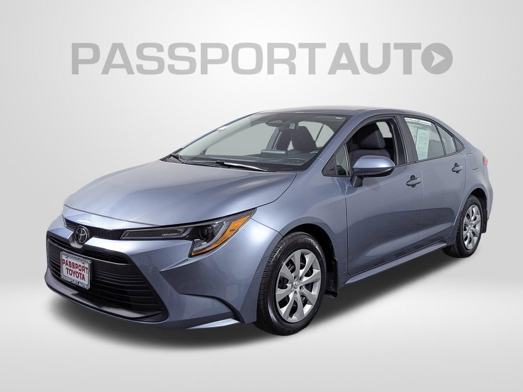 Used 2025 Toyota Corolla LE image 1