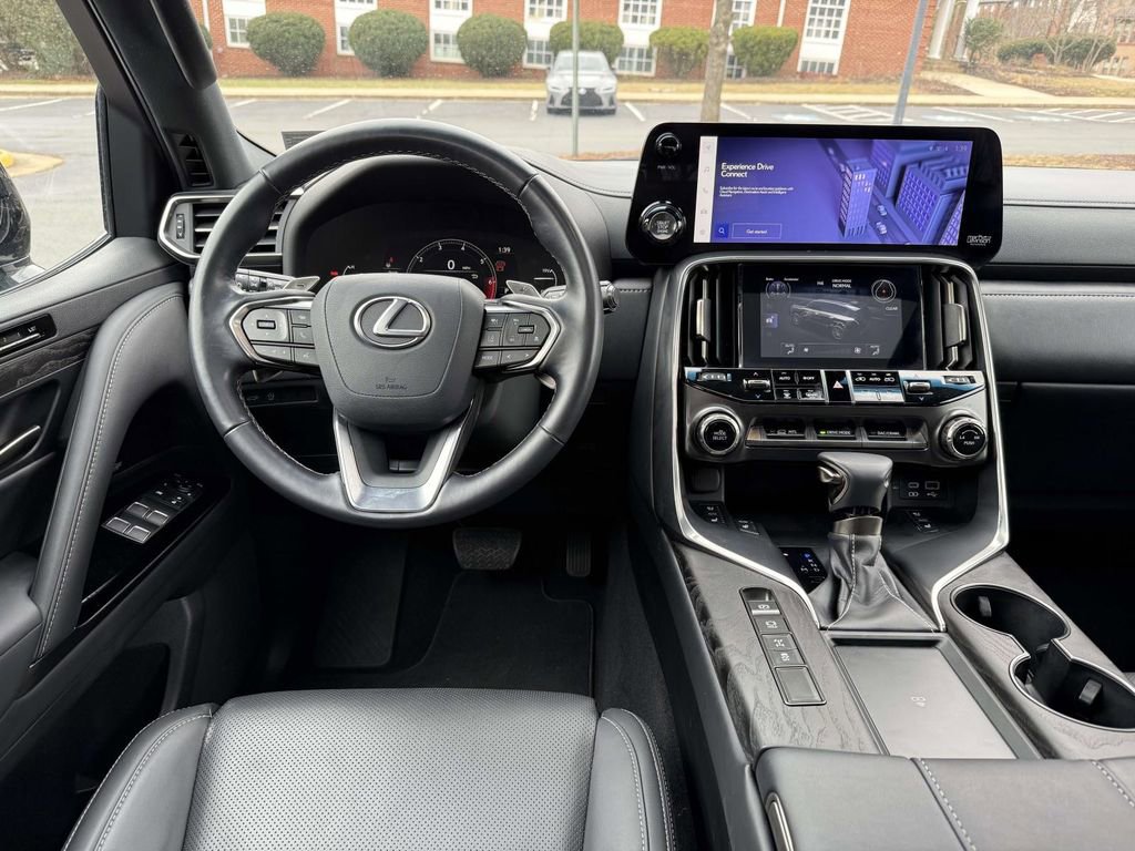 Used 2022 Lexus LX 600 4WD w/ Appearance Package image 8