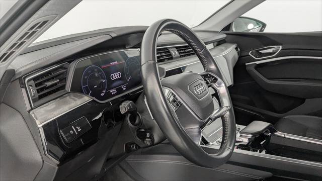 Used 2021 Audi e-tron Premium Plus w/ Premium Plus Package image 26