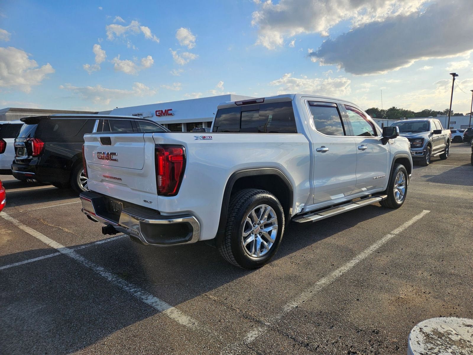 Used 2019 GMC Sierra 1500 SLT w/ SLT Premium Package AWD/4WD image 5