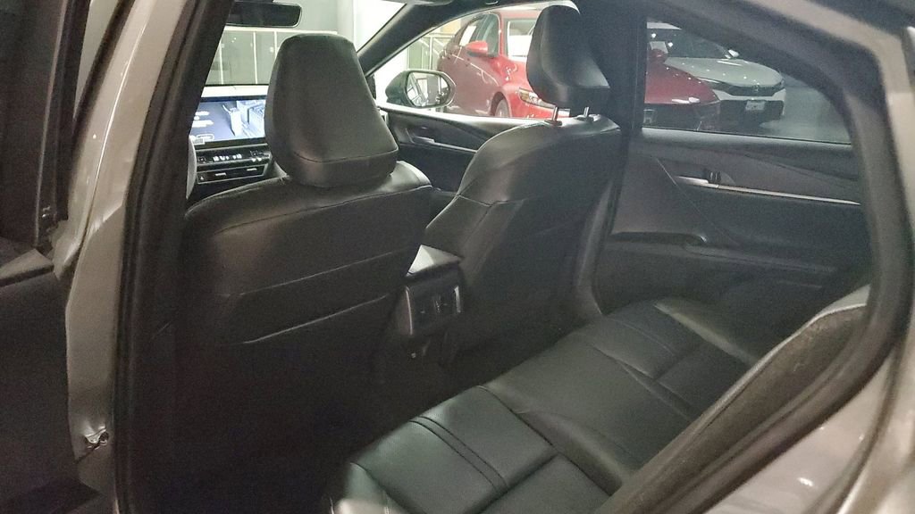 Used 2025 Toyota Camry XSE image 15