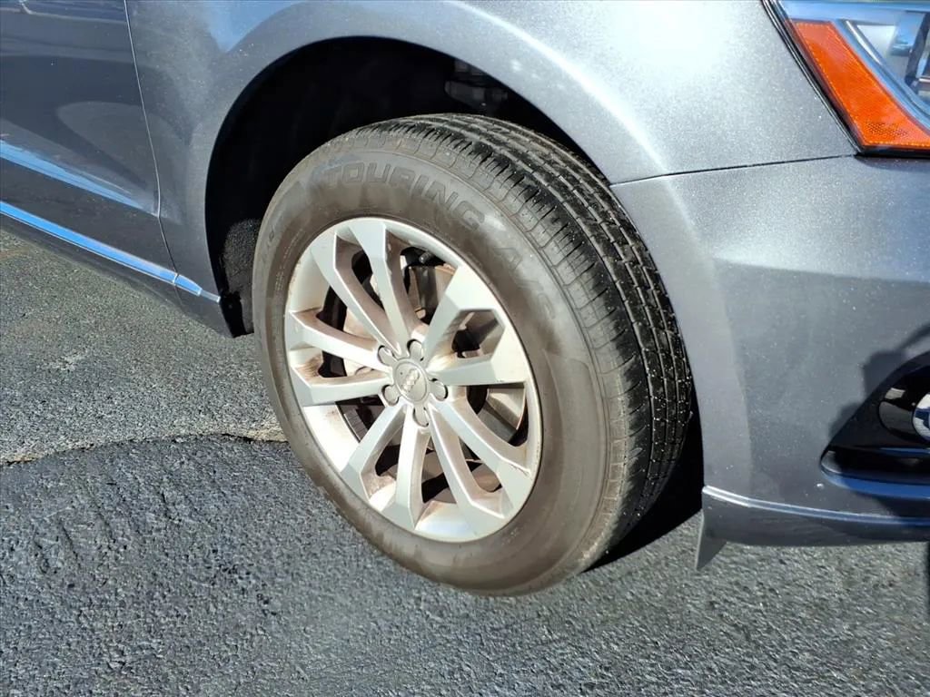 Used 2016 Audi Q5 2.0T Premium Plus w/ Technology Package image 9