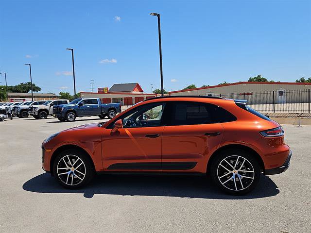 Used 2022 Porsche Macan AWD/4WD image 2