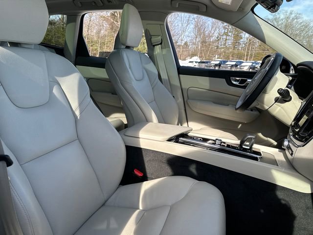 Used 2025 Volvo XC60 T8 Plus w/ Protection Package Premier image 17