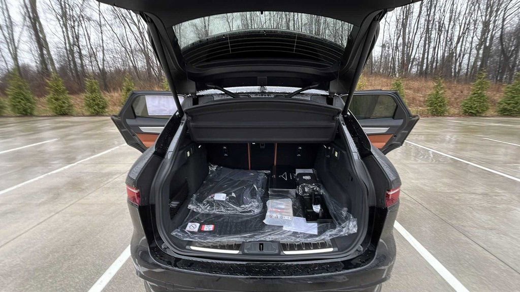 New 2025 Jaguar F-PACE R-Dynamic S image 19