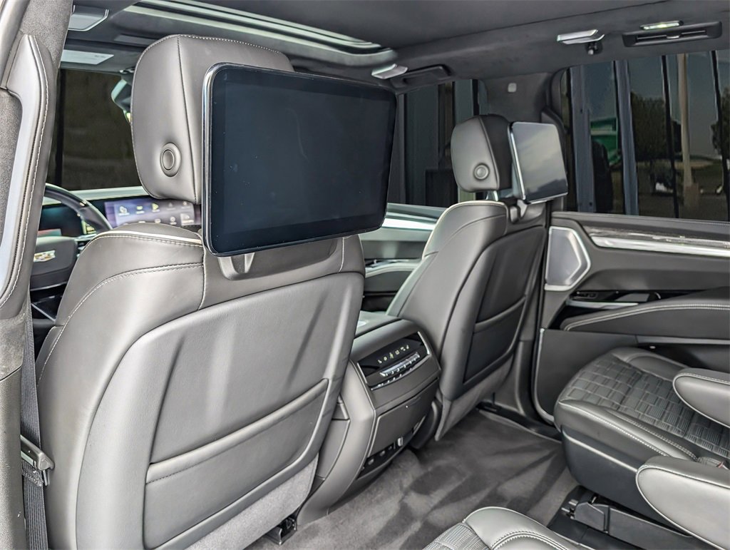 Used 2025 Cadillac Escalade ESV V image 14