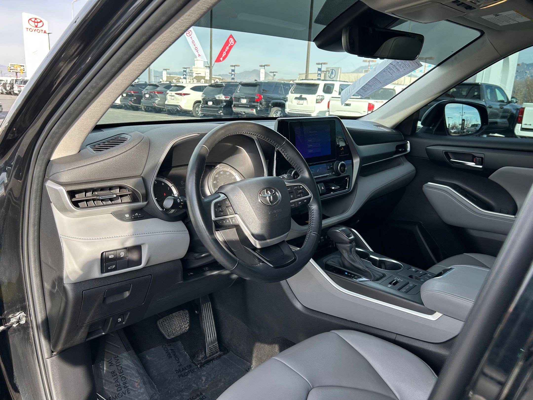 Certified 2023 Toyota Highlander XLE image 10