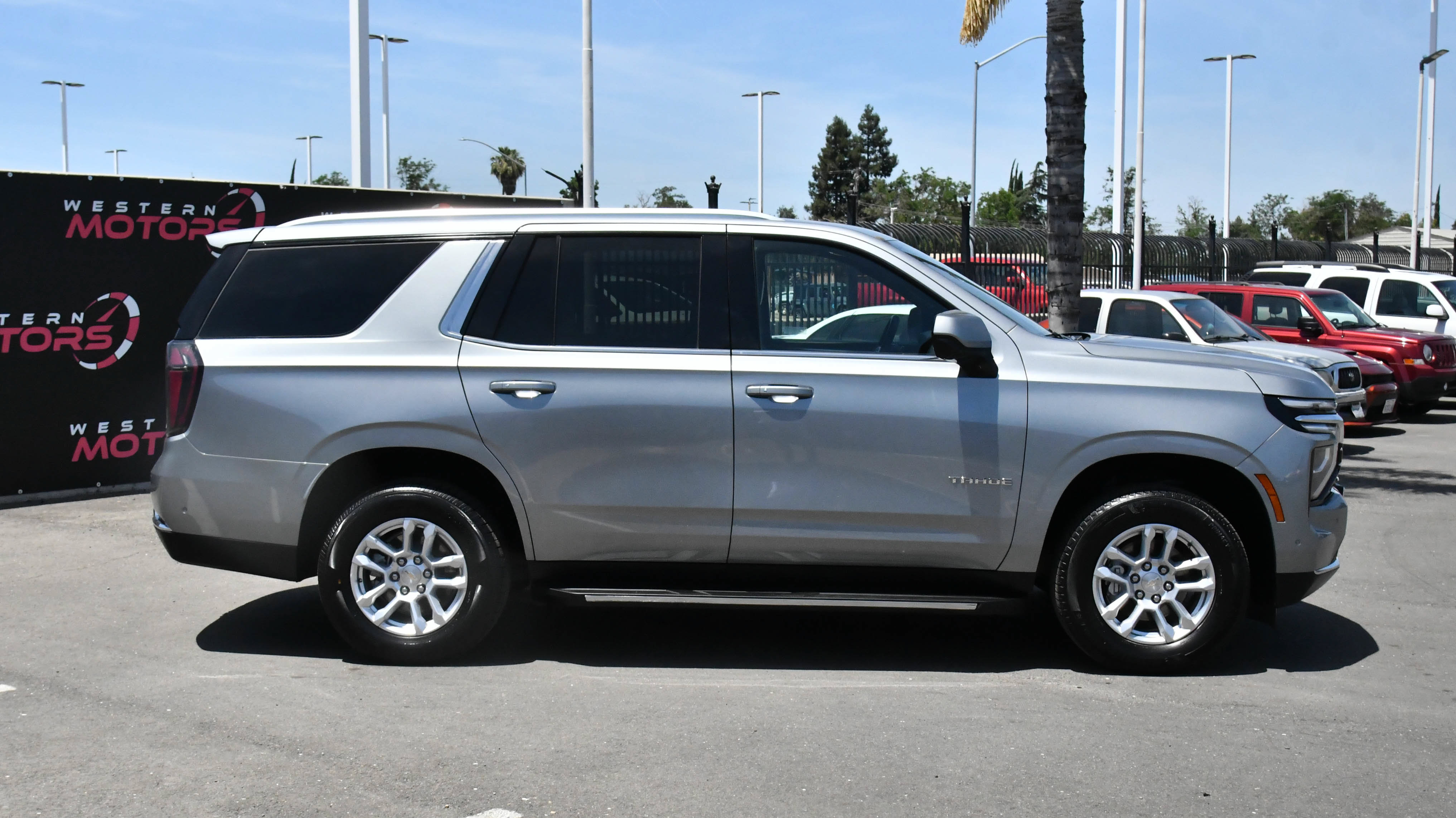 Used 2025 Chevrolet Tahoe LT AWD/4WD image 9