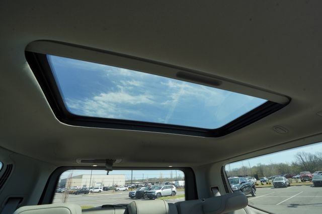 Used 2024 Jeep Wagoneer 4WD w/ Premium Group I image 29