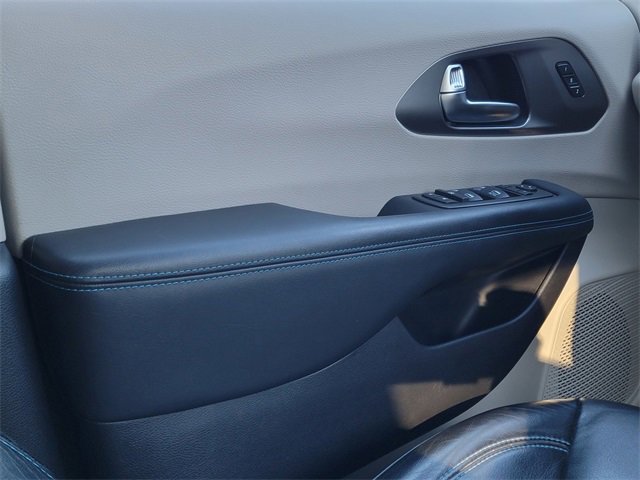 Certified 2021 Chrysler Pacifica Touring-L image 38