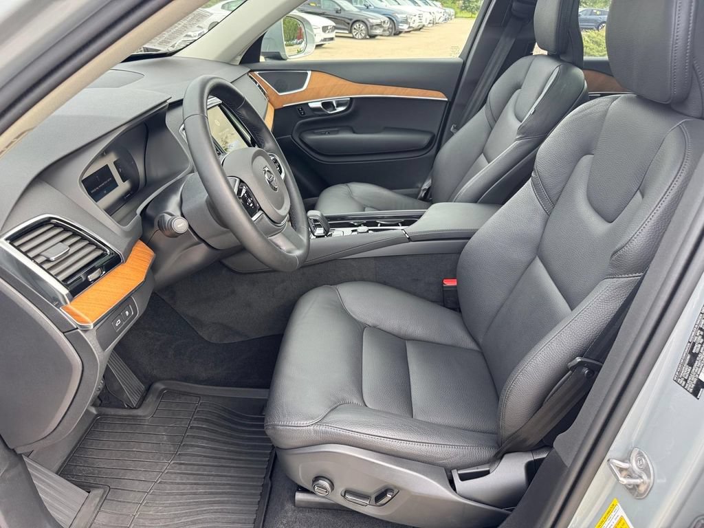 Certified 2025 Volvo XC90 T8 Plus w/ Protection Package AWD/4WD image 8