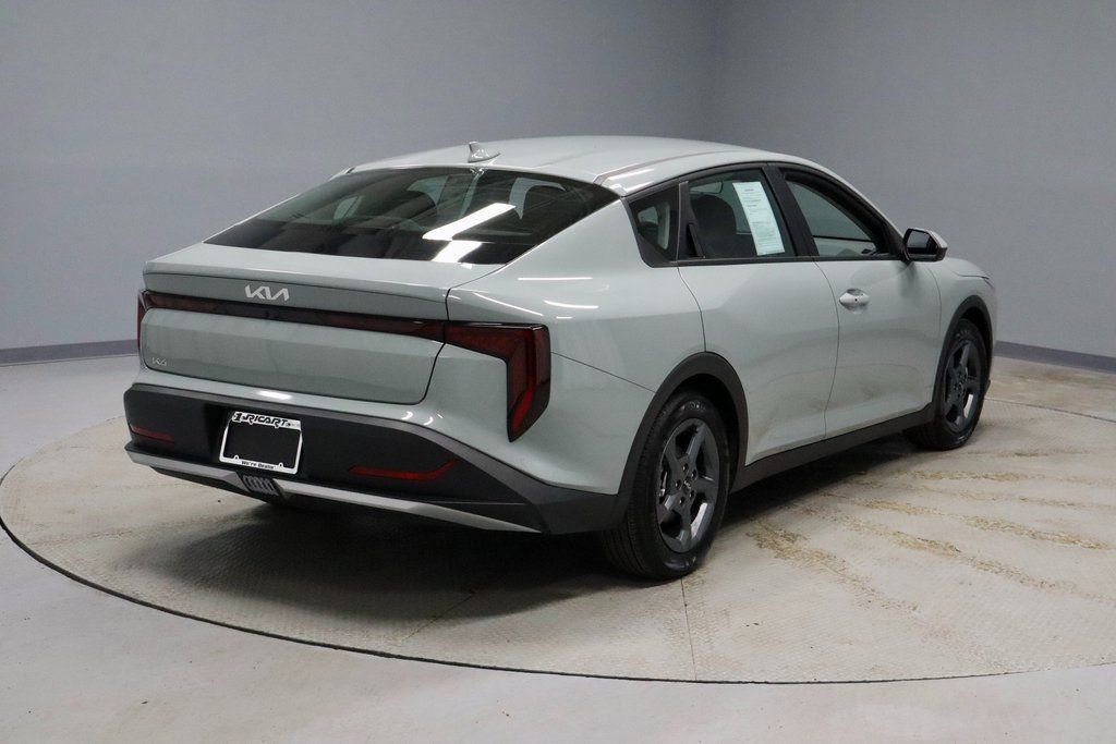 Used 2025 Kia K4 LXS image 11
