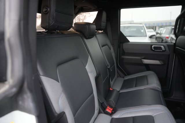 Used 2022 Ford Bronco Black Diamond w/ Sasquatch Package image 16