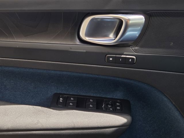 Used 2023 Volvo XC40 Recharge Plus image 26