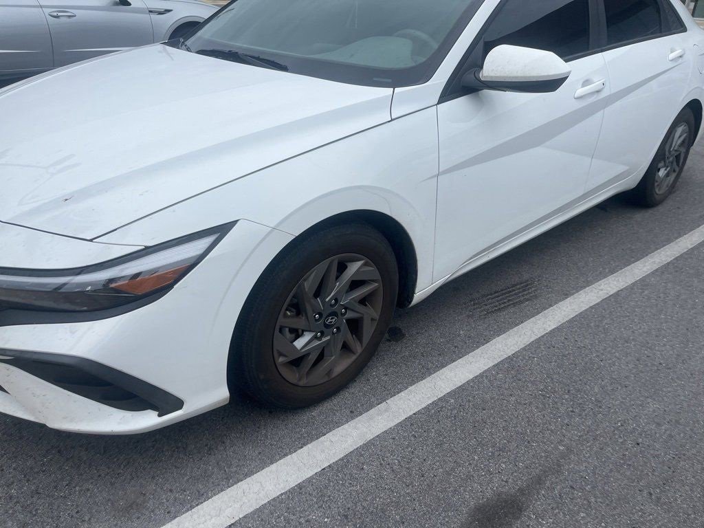 Used 2024 Hyundai Elantra SEL image 5