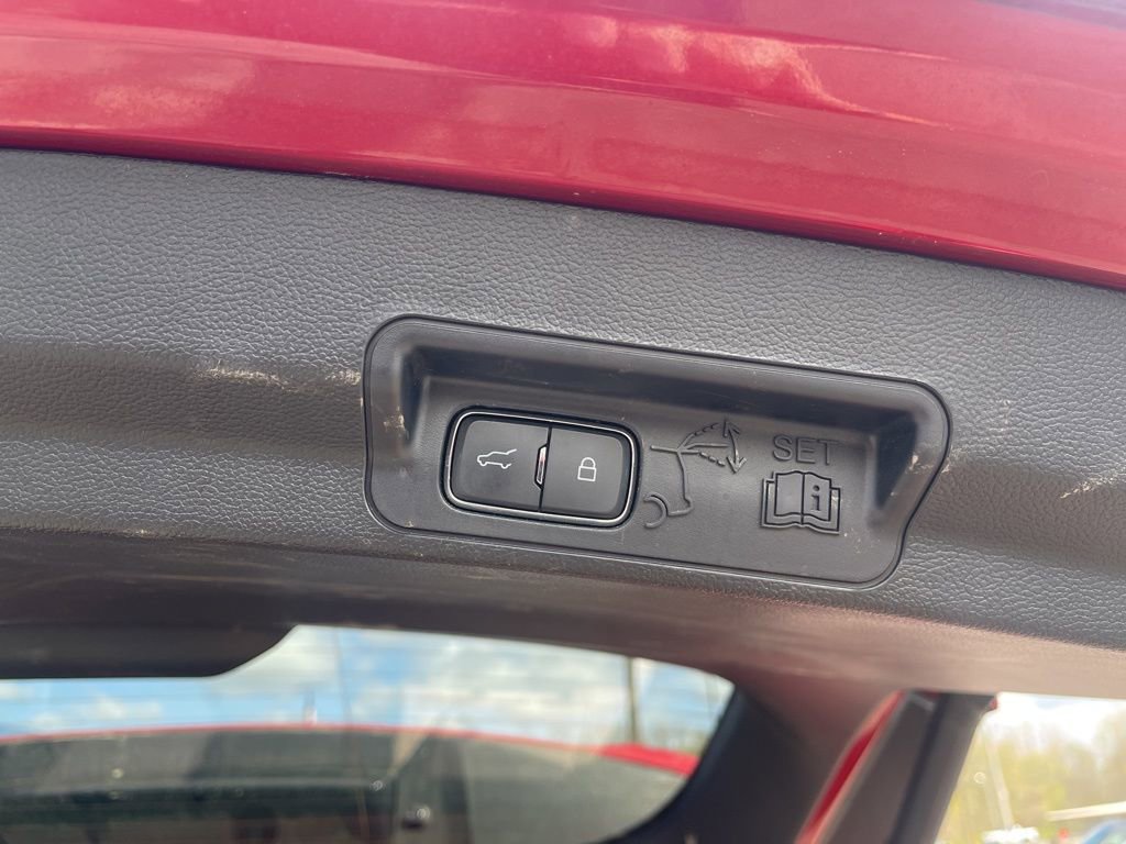 Used 2023 Ford Explorer XLT w/ Equipment Group 202A image 9