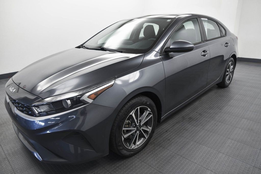 Used 2022 Kia Forte LXS image 3