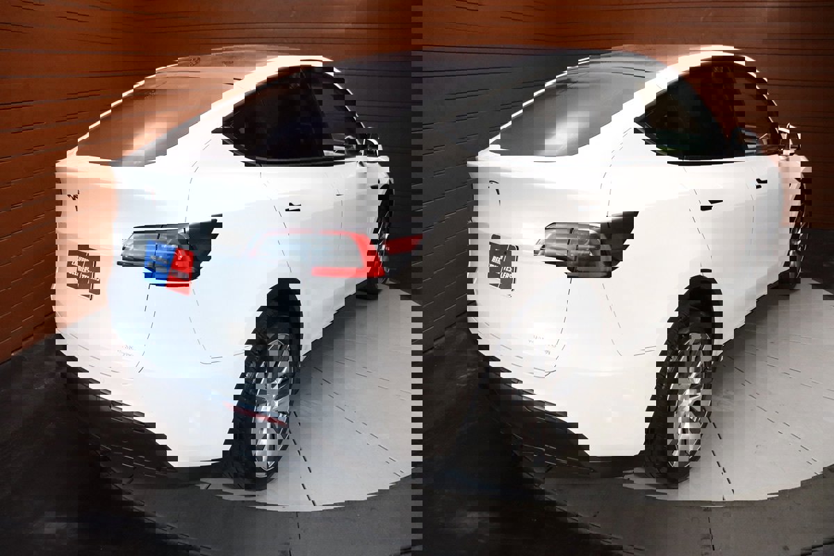 Used 2023 Tesla Model Y Long Range image 19