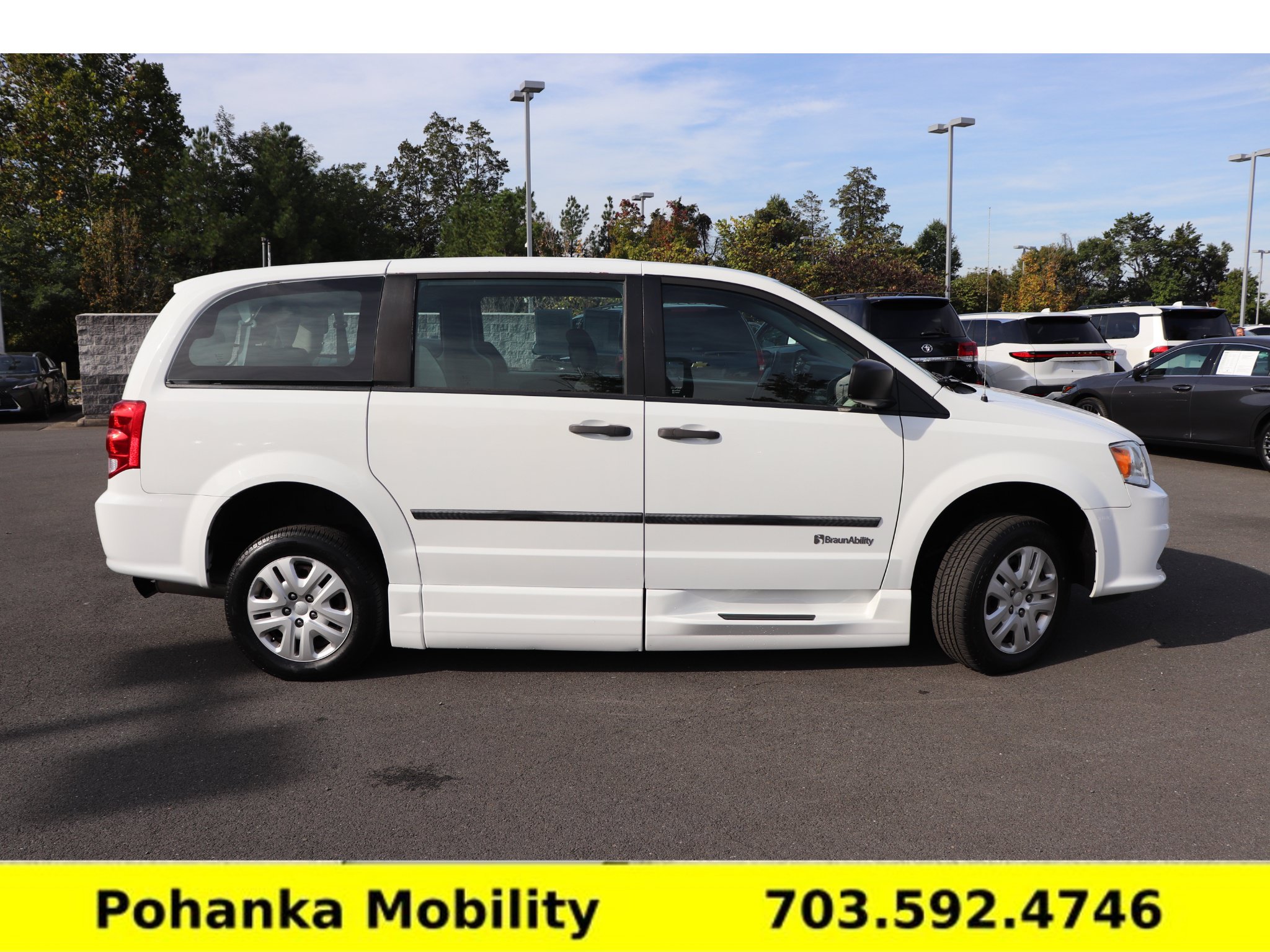 Used 2015 Dodge Grand Caravan American Value Package FWD image 9
