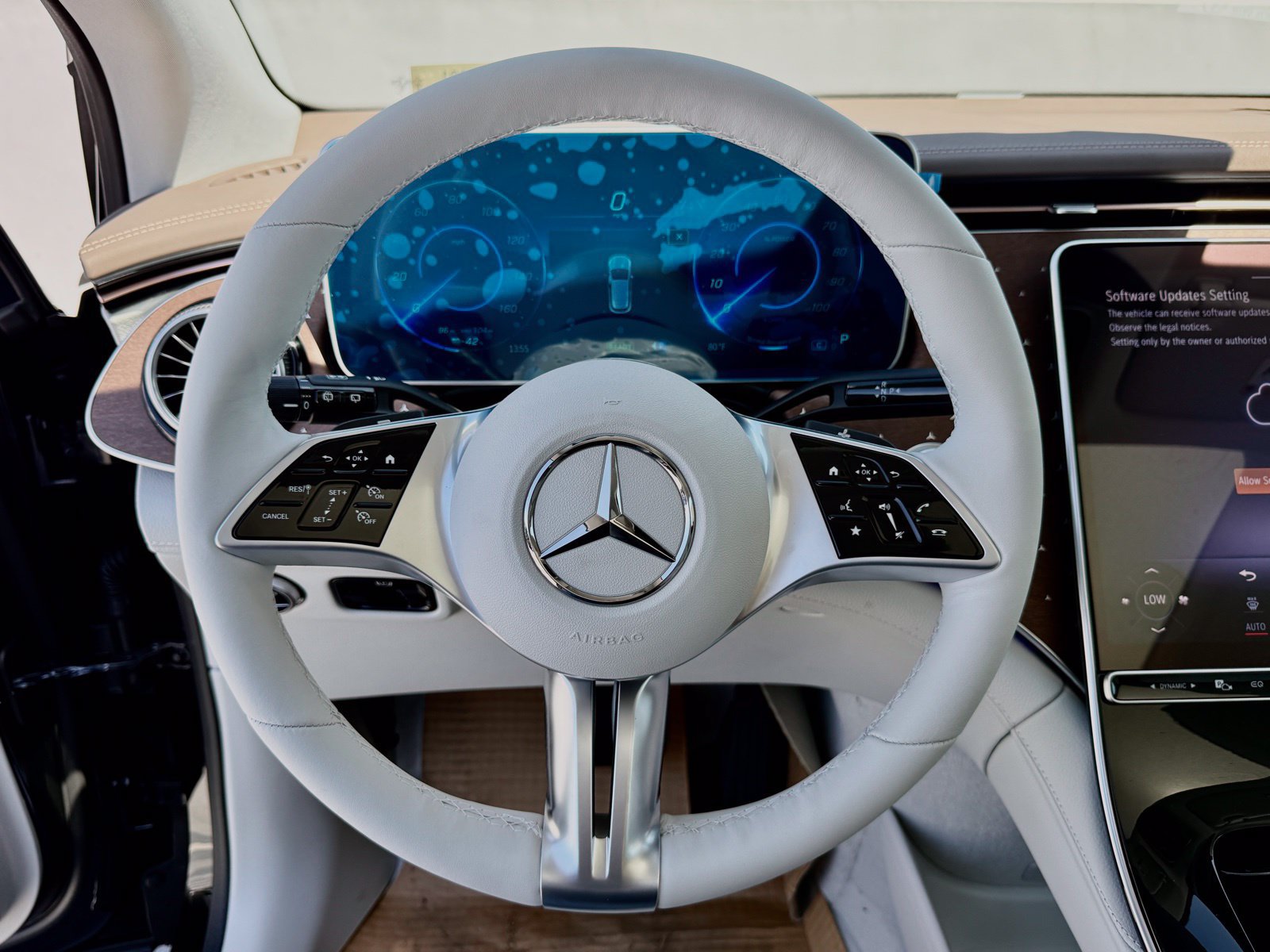 New 2026 Mercedes-Benz EQE 320 4MATIC SUV image 19