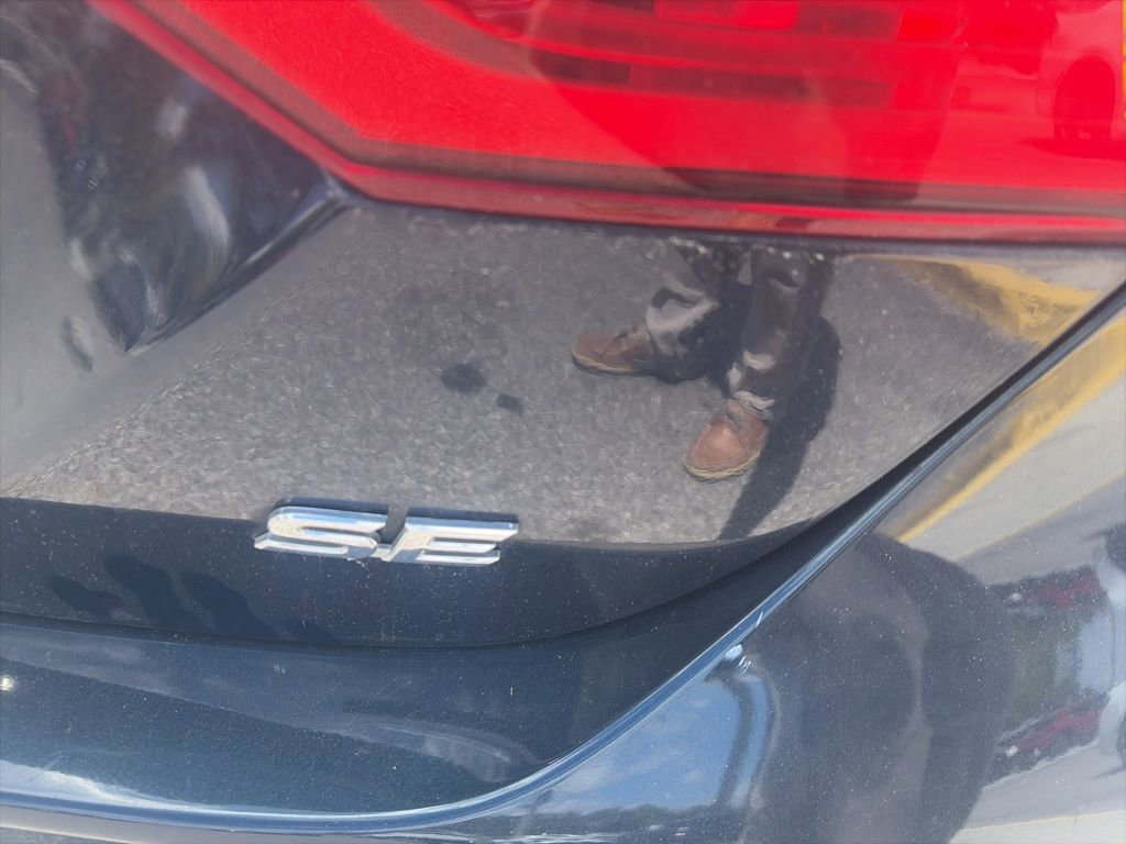 Used 2021 Toyota Camry SE FWD image 7