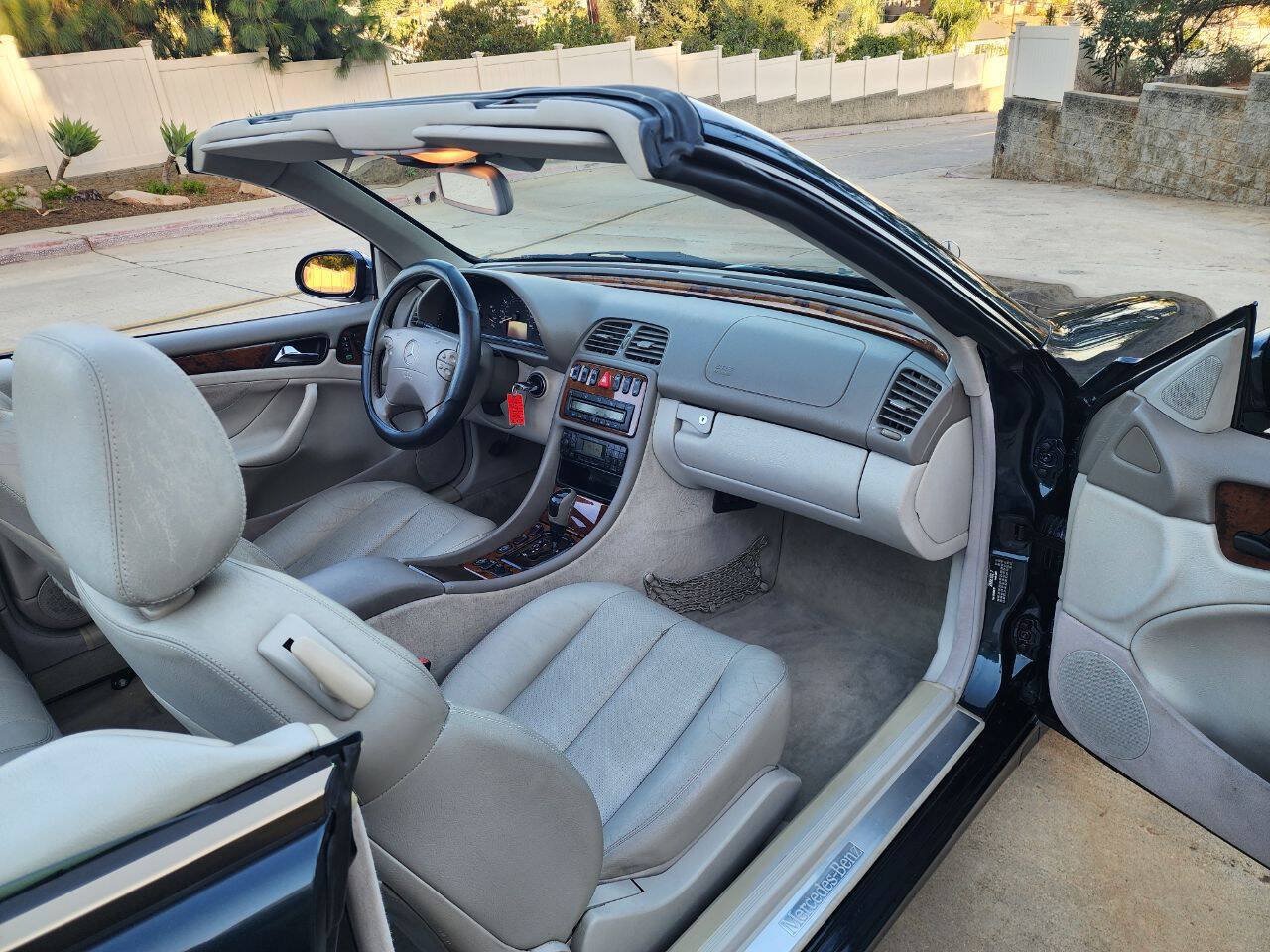 Used 2002 Mercedes-Benz CLK 320 Cabriolet image 28