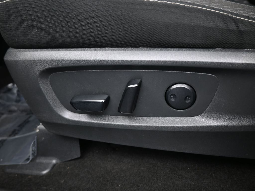 Used 2025 Nissan Pathfinder SV image 12