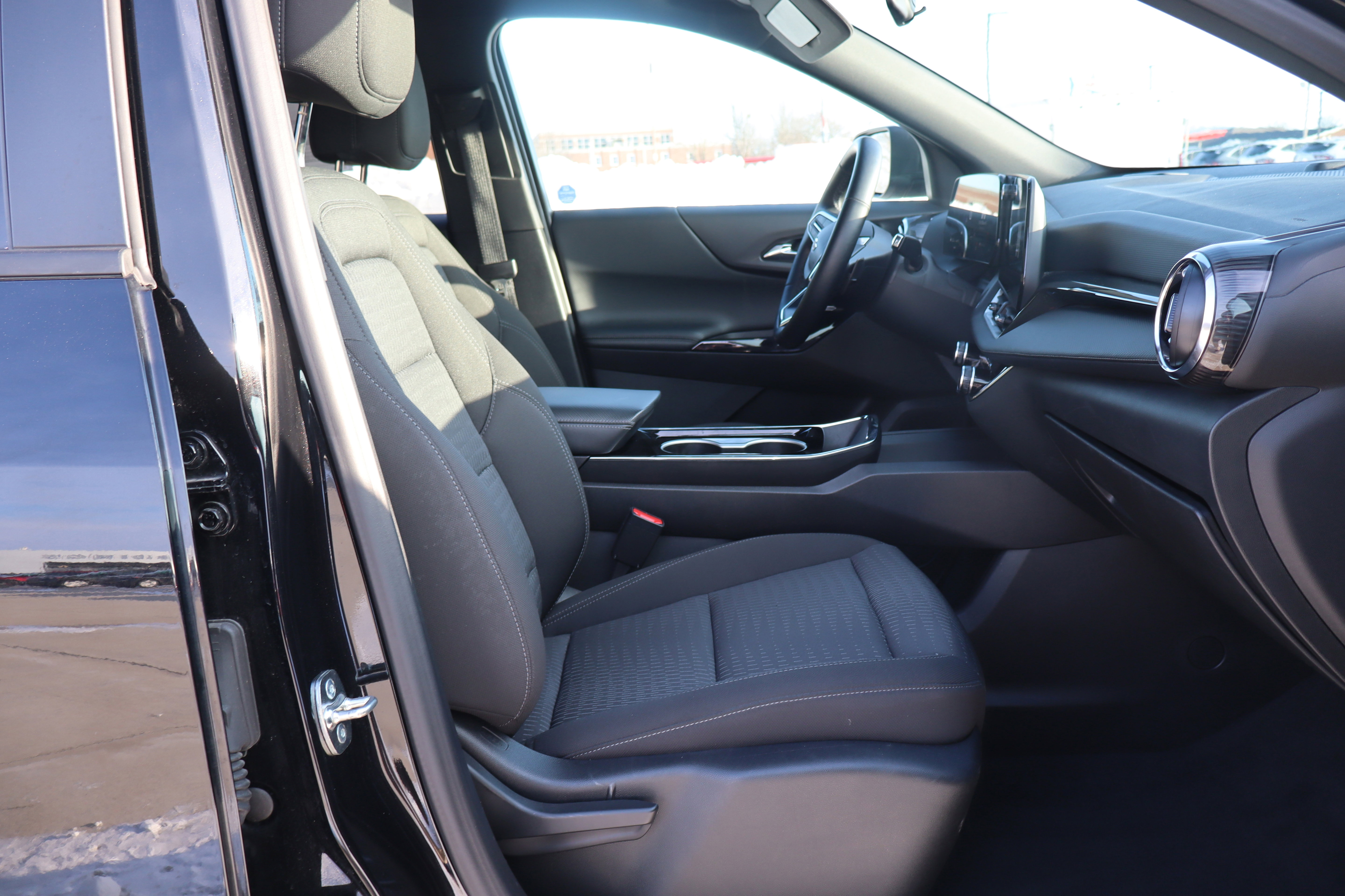 Used 2025 Chevrolet Equinox LT AWD/4WD image 15