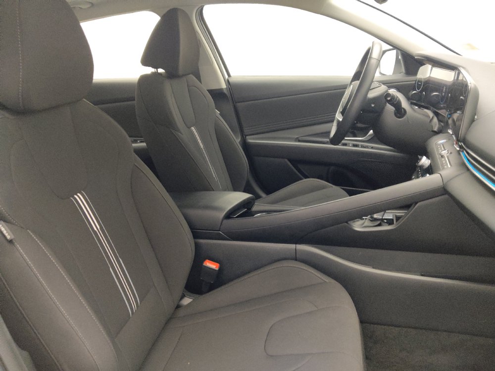 Used 2025 Hyundai Elantra SEL FWD image 21
