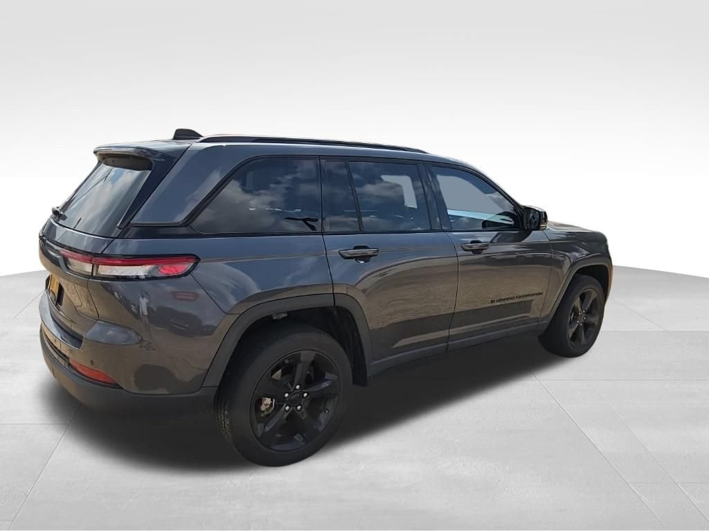 Used 2023 Jeep Grand Cherokee Altitude AWD/4WD image 7