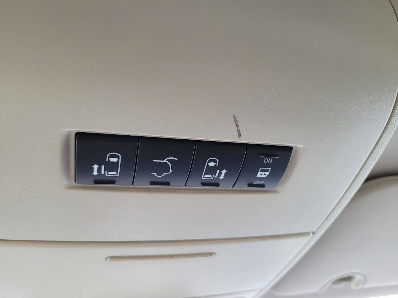 Used 2014 Chrysler Town & Country Touring-L w/ Driver Convenience Group image 15