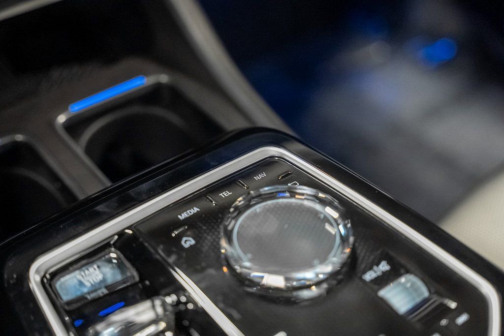 Used 2023 BMW 740i w/ Luxury Rear Seating Package image 49