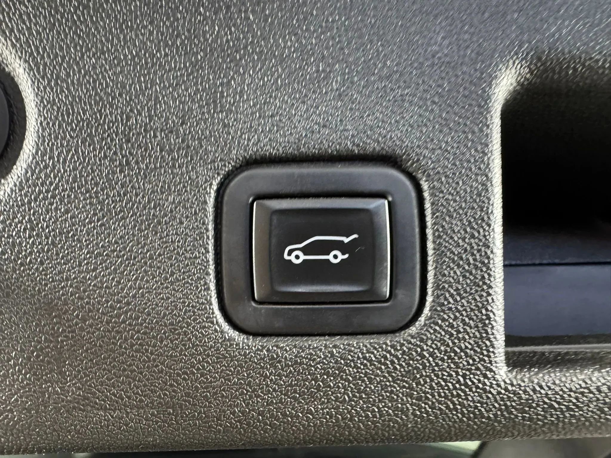 Used 2020 Chevrolet Equinox LT w/ Driver Convenience Package FWD image 28